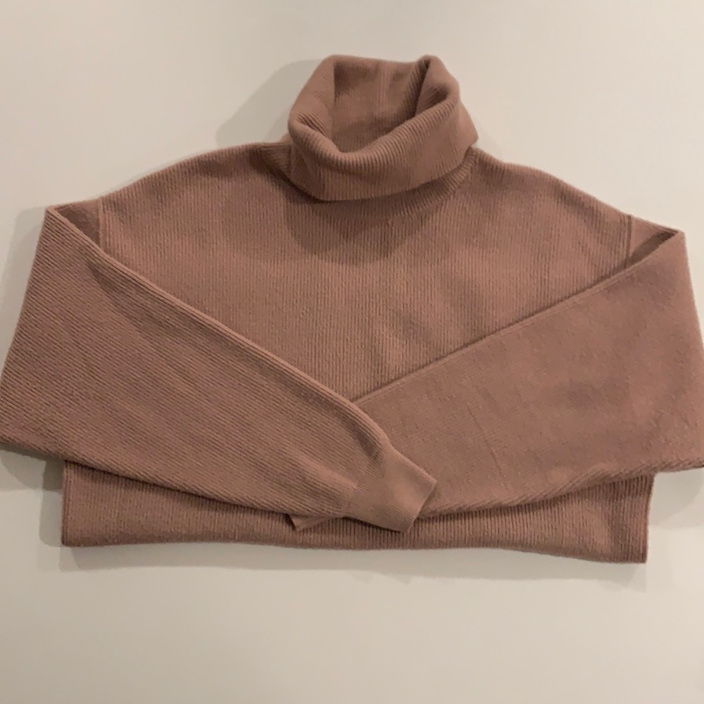 Free People Ribbed Raw Hemmed Turtleneck size S/P gently worn